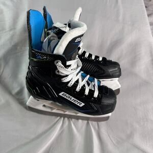 Bauer XLP Ice Hockey Skates Youth Size Y10 Black Blue White Like New